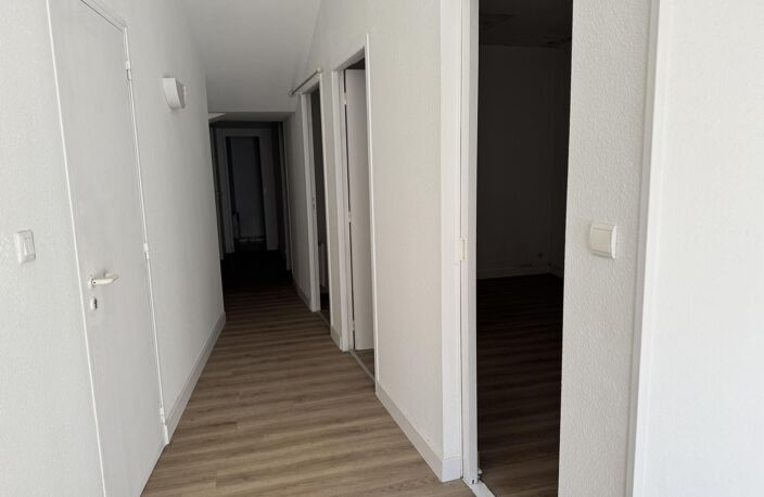 Location commerce  45 m² à Agen (47000) — photo 4