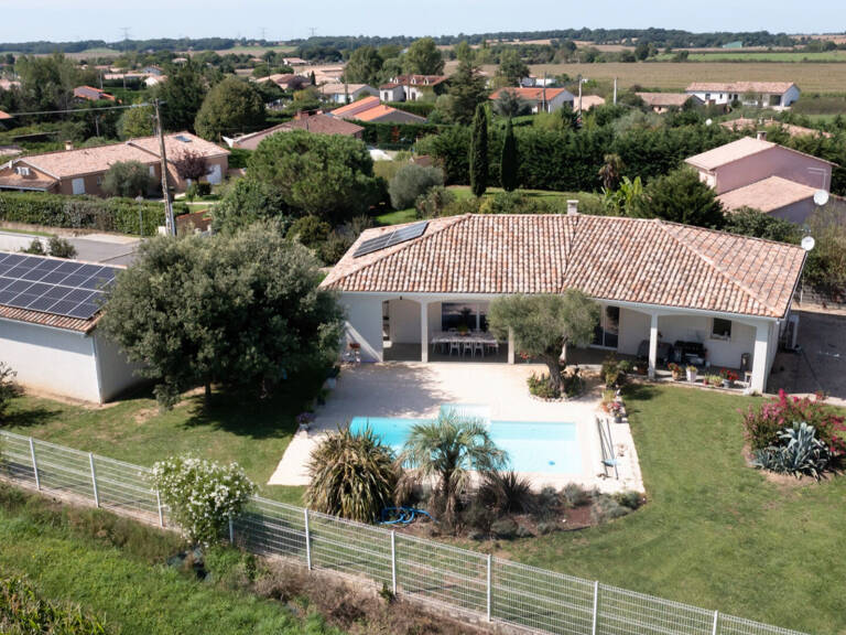Confort et sérénité : villa de plain-pied avec piscine à Lavernose-Lacasse — photo 1