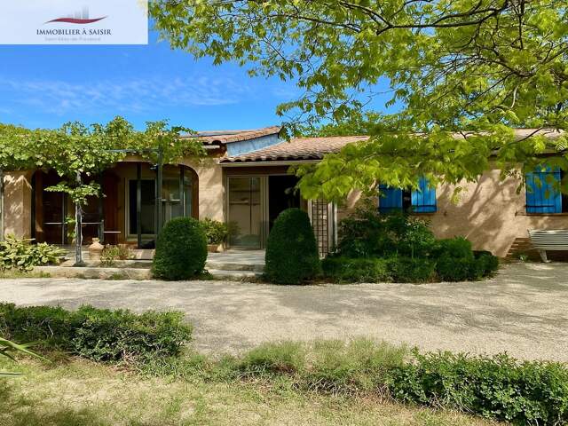 VILLA de Plain-pied, jardin à — photo du bien