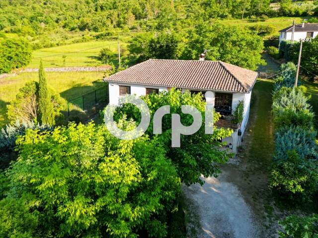 Charmante Maison avec 1 622 m² de Terrain, Proche des Vans — photo du bien