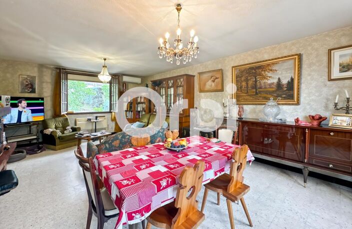 Charmante Maison avec 1 622 m² de Terrain, Proche des Vans — photo 2