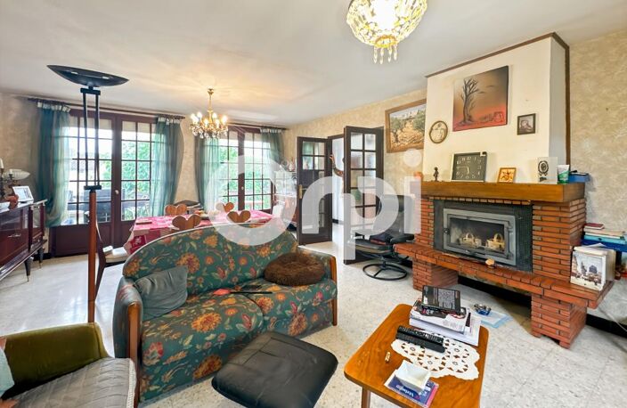 Charmante Maison avec 1 622 m² de Terrain, Proche des Vans — photo 4