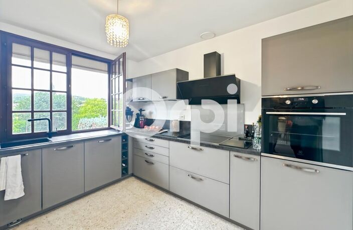 Charmante Maison avec 1 622 m² de Terrain, Proche des Vans — photo 5