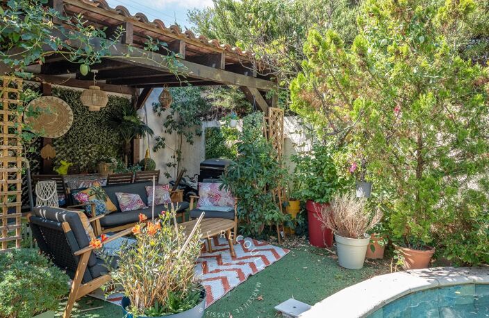MAISON AVEC PISCINE-GROTTE ROLAND-13008 MARSEILLE — photo 4