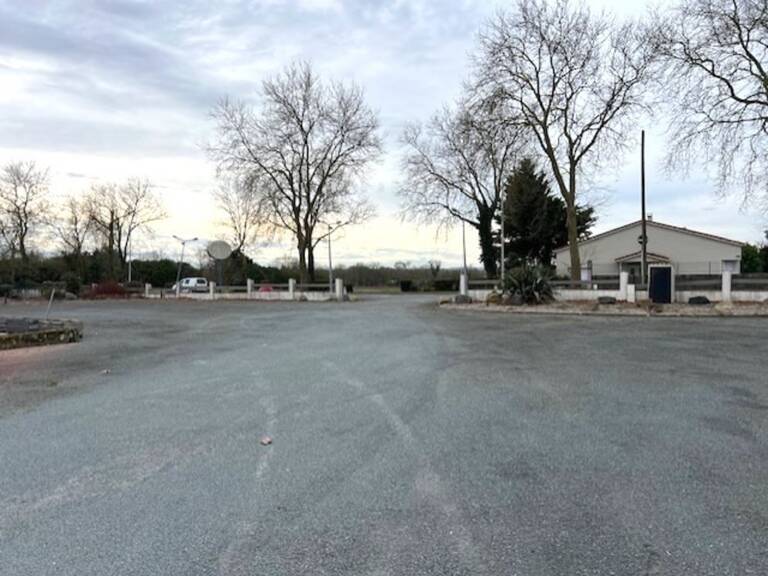 Immeuble à vendre — photo 1
