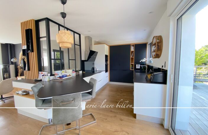 Maison à vendre 5 pièces SAINT GILLES CROIX DE VIE (85), quartier BOISVINET, maison totalement rénovée, garage, jardin — photo 3