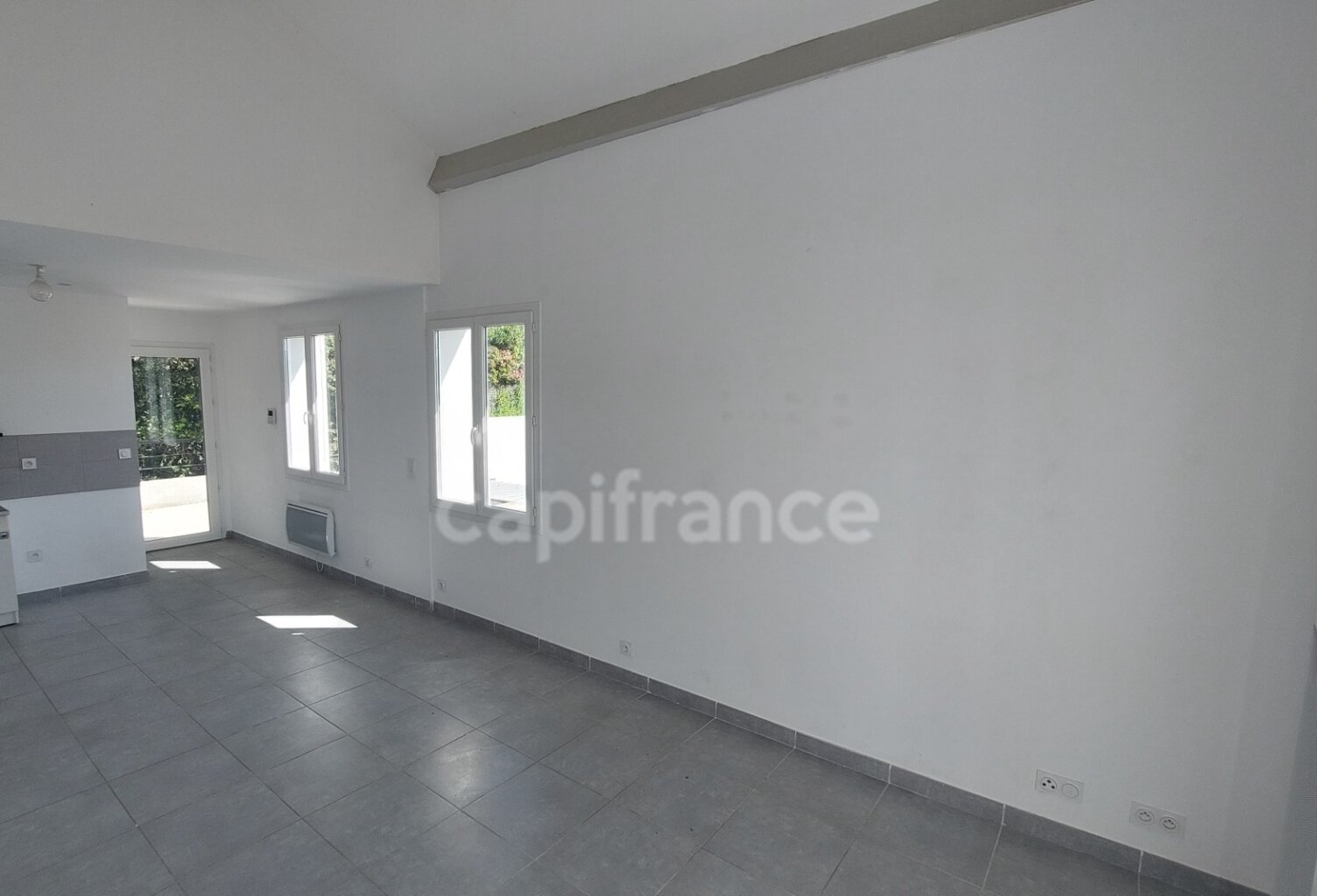 Appartement à vendre 3 pièces VILLENEUVE LES AVIGNON (30) — photo 1