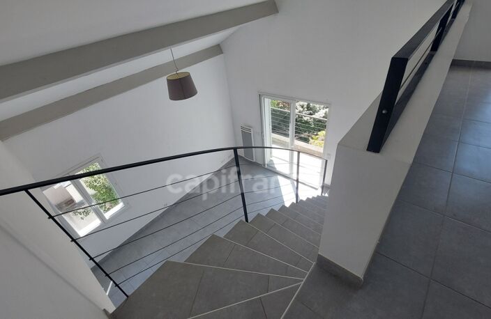 Appartement à vendre 3 pièces VILLENEUVE LES AVIGNON (30) — photo 2