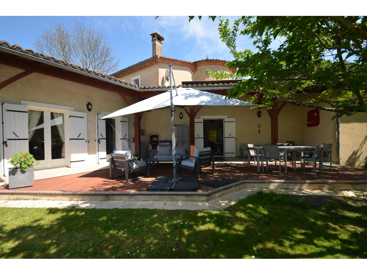Villa / Maison  T7 à vendre Montpon-Ménestérol 24700