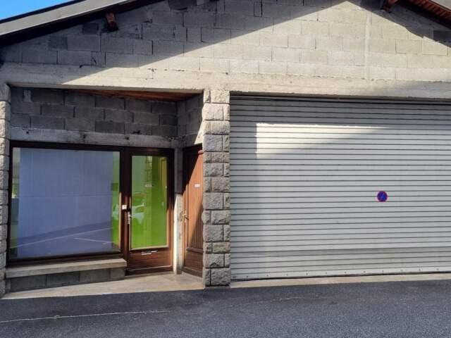 Dunières Centre 43220  300m² d'entrepôt et plateau — photo du bien
