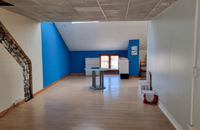 Dunières Centre 43220  300m² d'entrepôt et plateau — photo 4