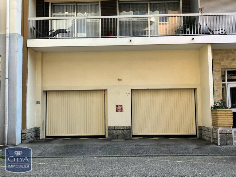 Garage   — photo 1