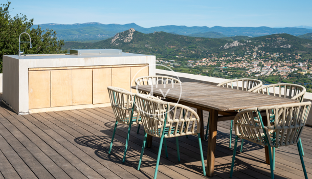 Villa / Maison 6 pièces  à vendre Hyères 83400