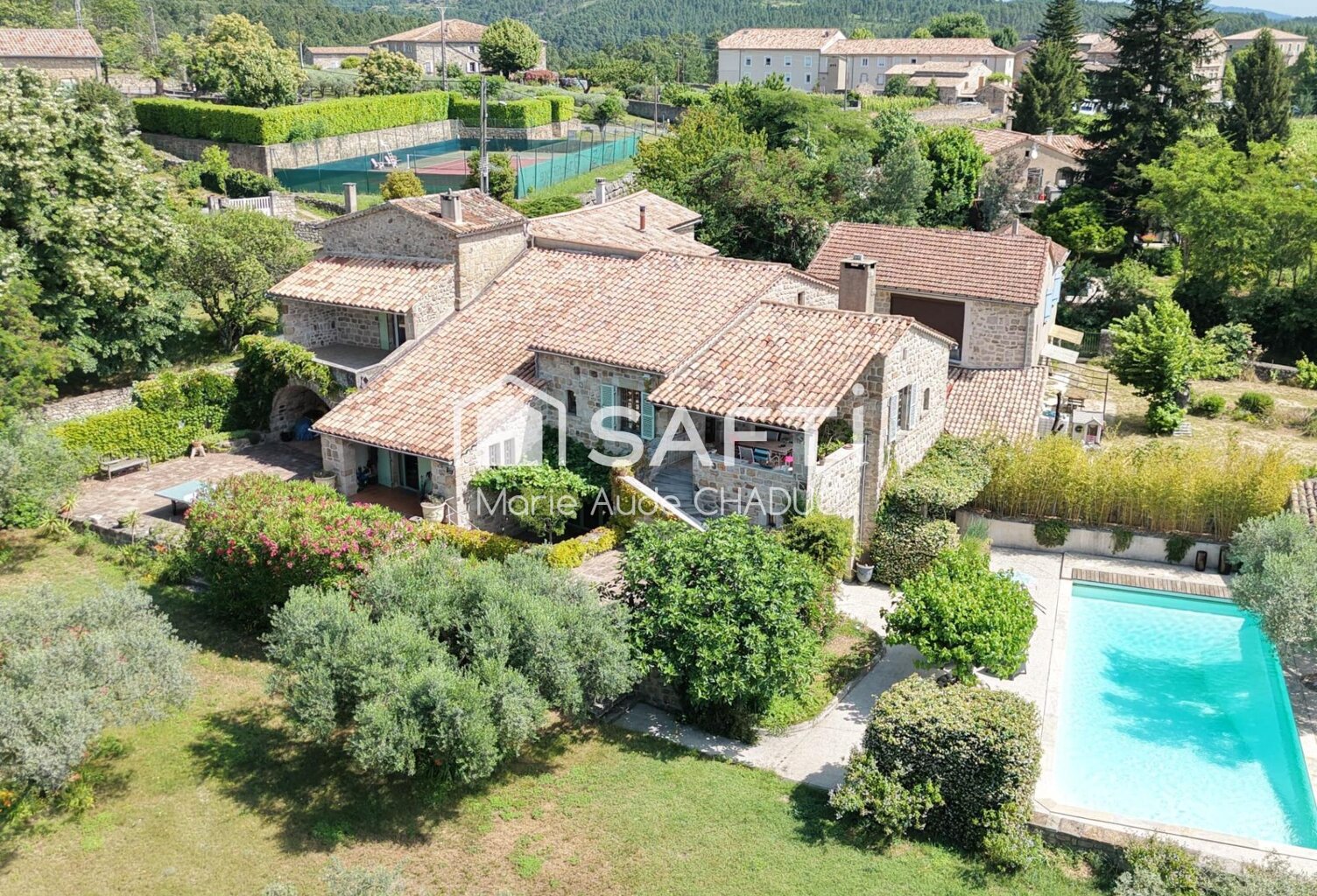 Mas 292m2 avec terrain 4718m2, piscine, calme — photo 1