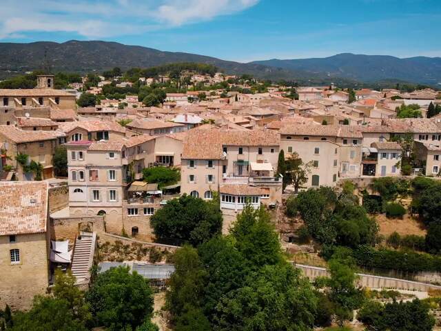 Ensemble immobilier de caractère dans le Luberon — photo du bien