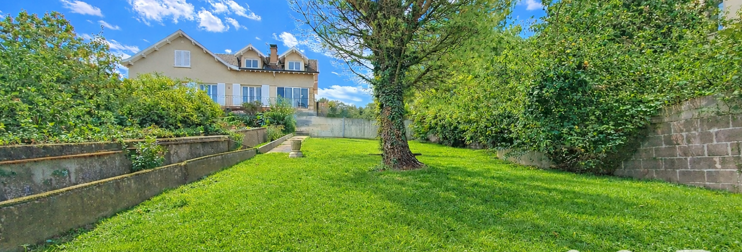 Maison 10 Pièces 240 m² à vendre à Le Puy-en-Velay (43000)