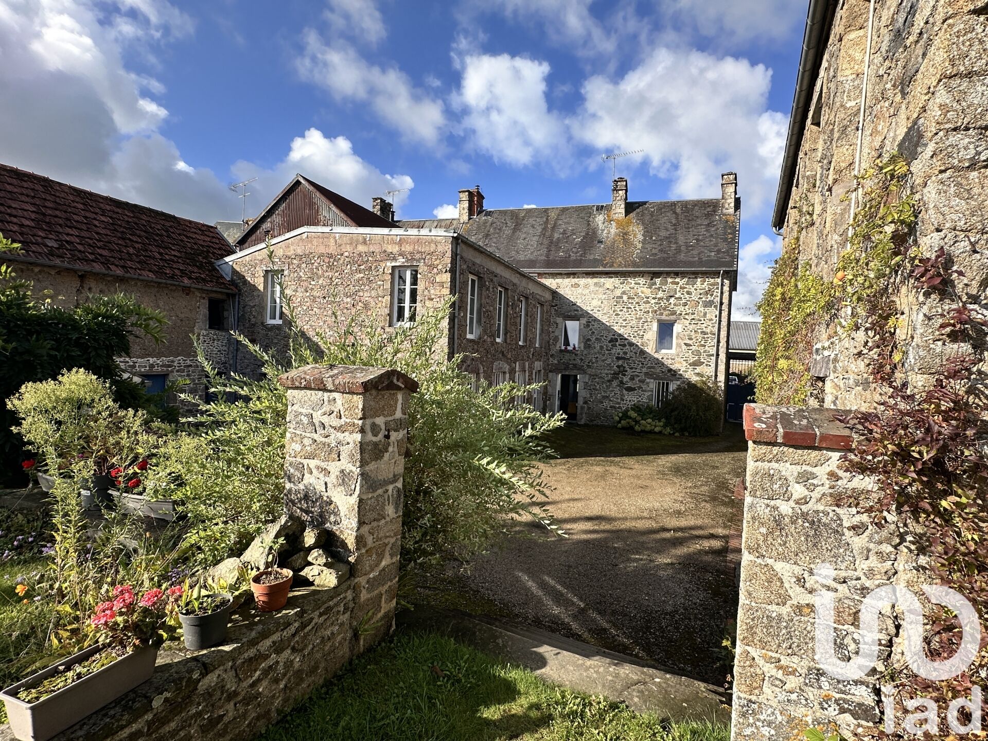 St-Sauveur-Lendelin - 205m² - 8p. - 6ch.