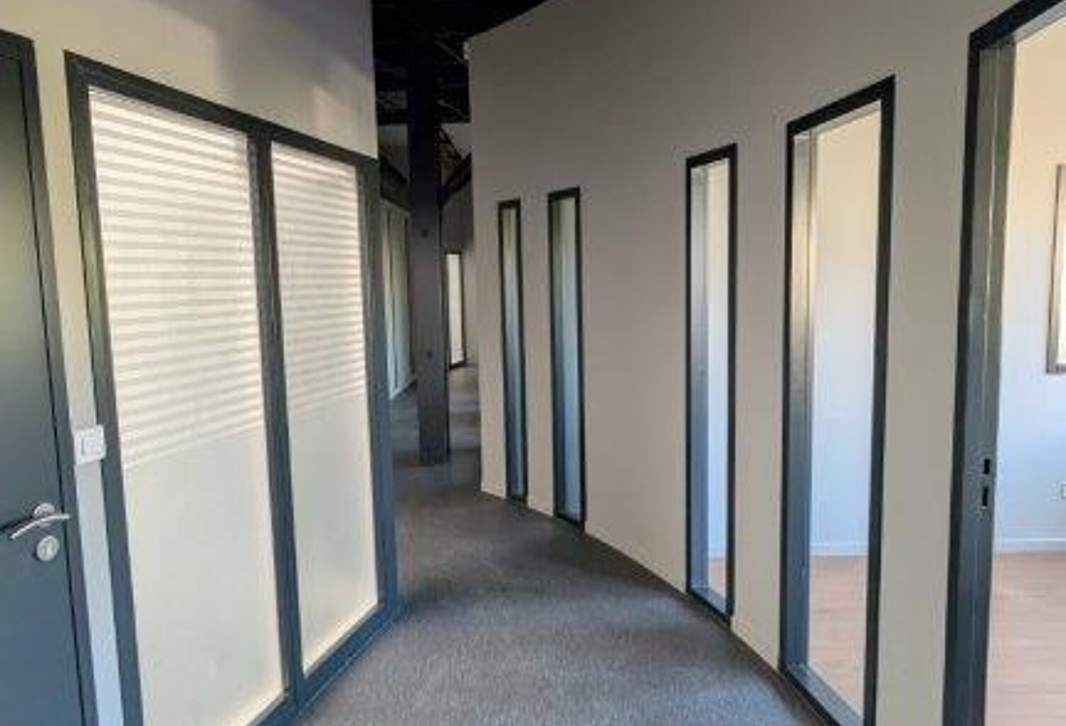Vente Local d'activités 304 m&sup2; — photo 1