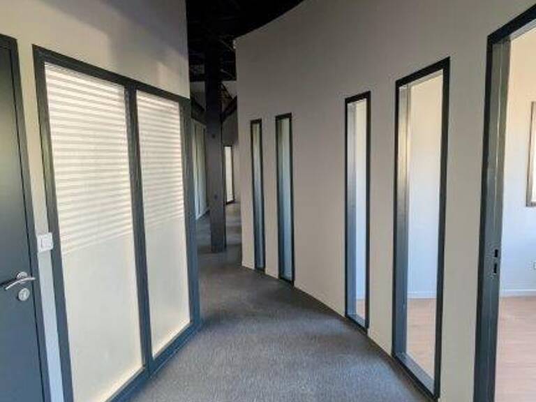 Vente Local d'activités 304 m&sup2; — photo 1