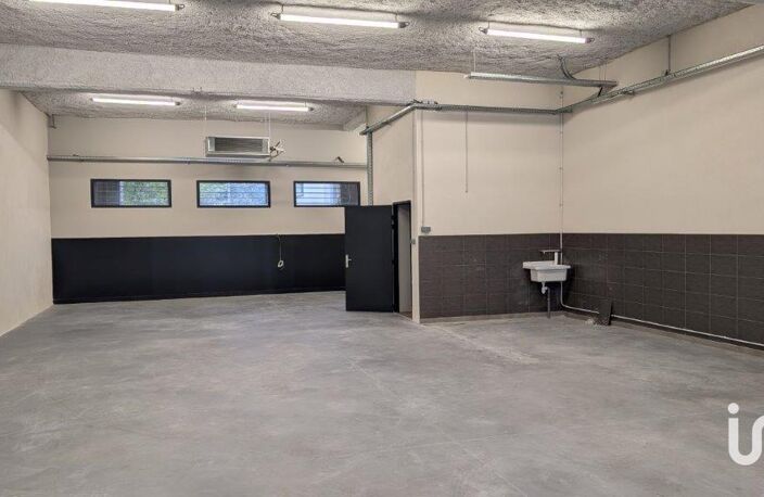 Vente Local d'activités 304 m&sup2; — photo 2