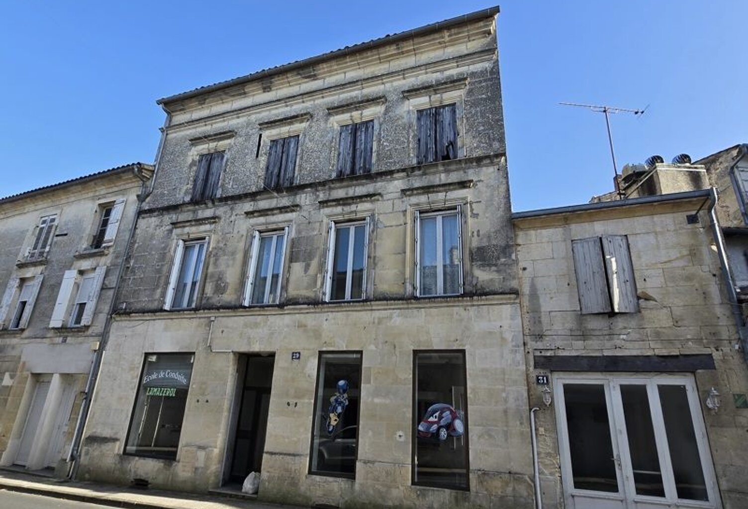 Vente immeuble   Jonzac (17500) — photo 1