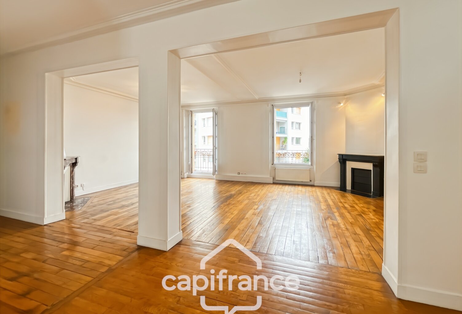 Appartement familial, en parfait état, 5 pièces, 113 m2, à  FONTENAY SOUS BOIS (94), rue Mot, proche RER et Bois — photo 1
