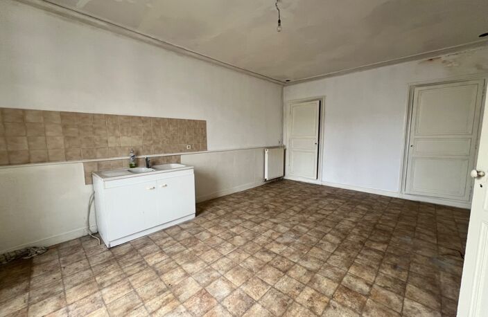 MAISON DE VILLAGE ATYPIQUE AVEC GRAND POTENTIEL — photo 4