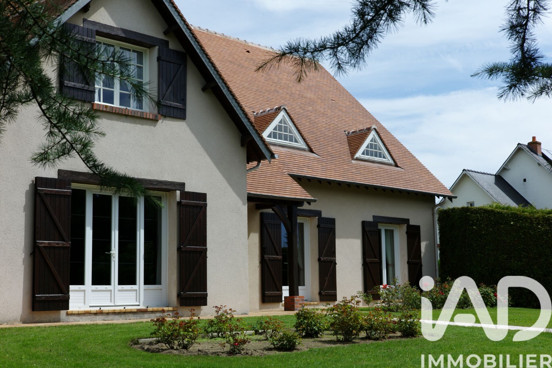 St-Denis-De-L-Hotel - 270m² - 9p. - 6ch.