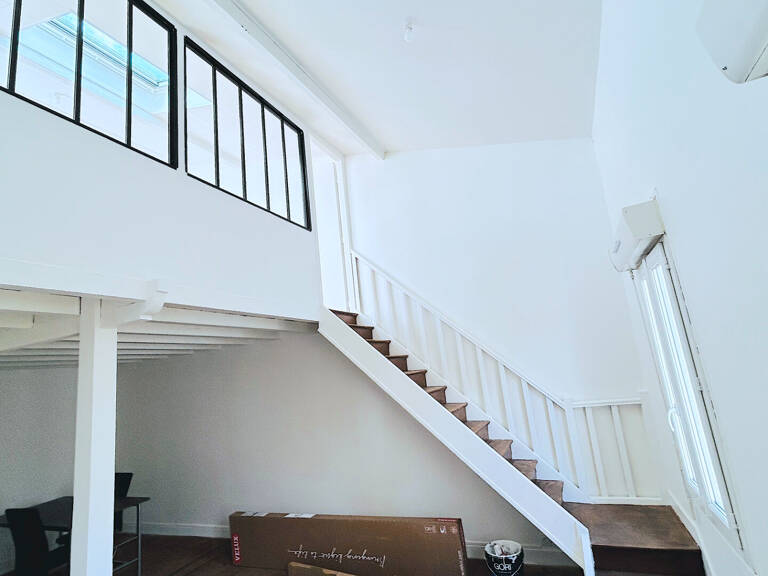 A VENDRE APPARTEMENT 'TYPE LOFT' DE TYPE 3 - SECTEUR BORDEUX CAPUCINS / NANSOUTY — photo 1