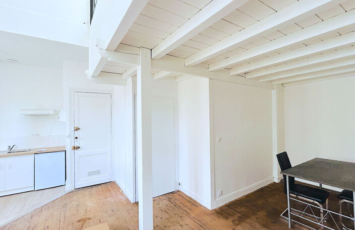 A VENDRE APPARTEMENT 'TYPE LOFT' DE TYPE 3 - SECTEUR BORDEUX CAPUCINS / NANSOUTY — photo 2