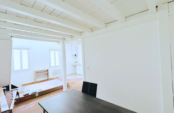 A VENDRE APPARTEMENT 'TYPE LOFT' DE TYPE 3 - SECTEUR BORDEUX CAPUCINS / NANSOUTY — photo 3