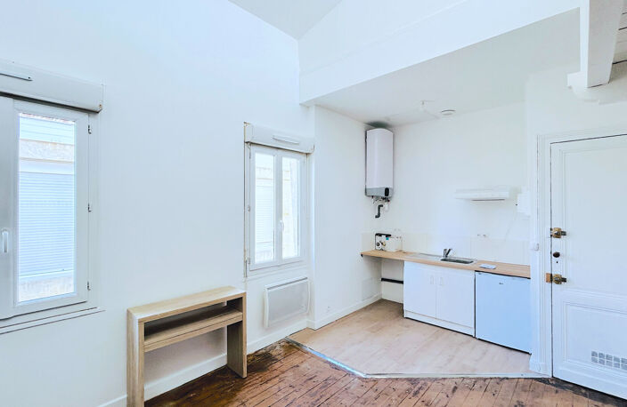 A VENDRE APPARTEMENT 'TYPE LOFT' DE TYPE 3 - SECTEUR BORDEUX CAPUCINS / NANSOUTY — photo 4
