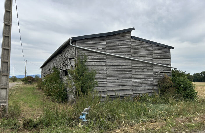ENTRAIGUES (63) ancien séchoir de 220 m2 sur 709 m2 de terrain — photo 2