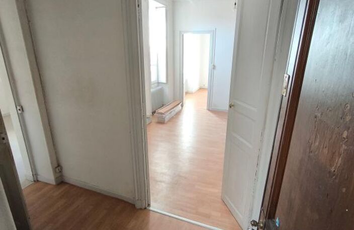 Nîmes centre ville T2 / T3 Appartement — photo 3