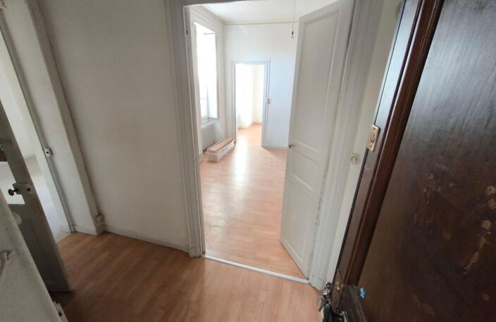 Nîmes centre ville T2 / T3 Appartement — photo 4