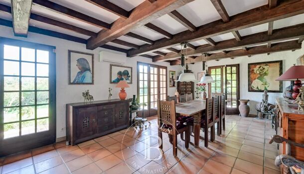 Villa / Maison 9 pièces  à vendre Aix-en-Provence 13100