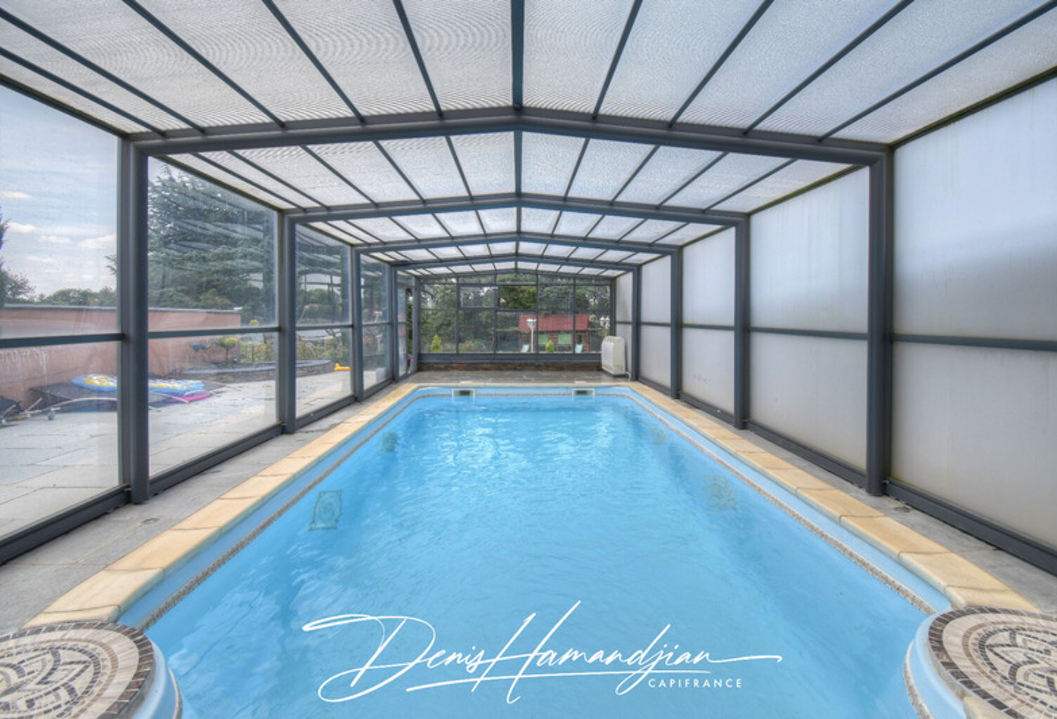 Dpt MIONNAY (01), à vendre maison 175 m² - 4 chambres - Terrain de 1056,00 m² avec piscine — photo 1