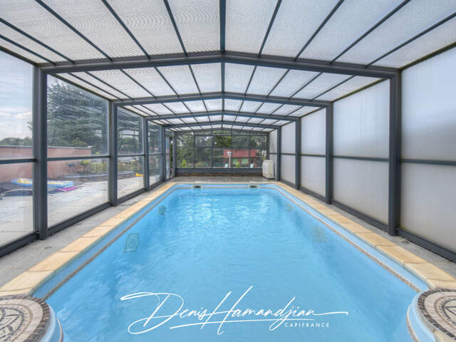 Dpt MIONNAY (01), à vendre maison 175 m² - 4 chambres - Terrain de 1056,00 m² avec piscine — photo du bien