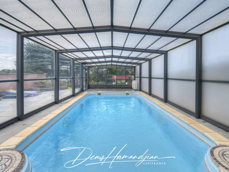 Dpt MIONNAY (01), à vendre maison 175 m² - 4 chambres - Terrain de 1056,00 m² avec piscine — photo 1