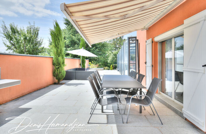 Dpt MIONNAY (01), à vendre maison 175 m² - 4 chambres - Terrain de 1056,00 m² avec piscine — photo 2