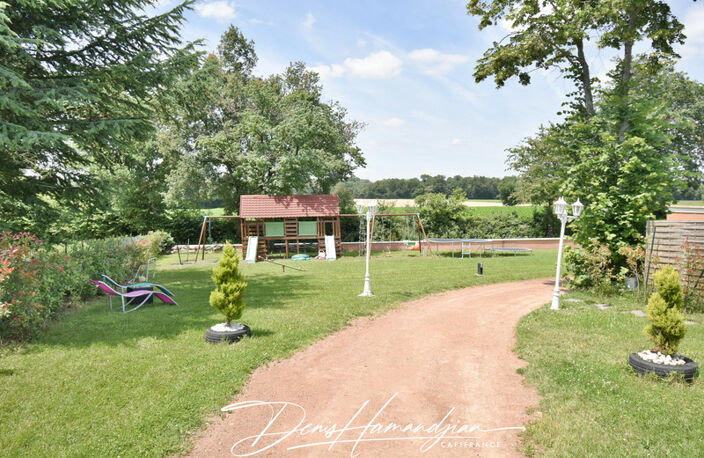 Dpt MIONNAY (01), à vendre maison 175 m² - 4 chambres - Terrain de 1056,00 m² avec piscine — photo 4