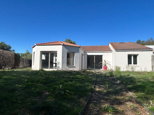 Maison COMMEQUIERS, 171m2 avec terrain de 2925m2 — photo du bien