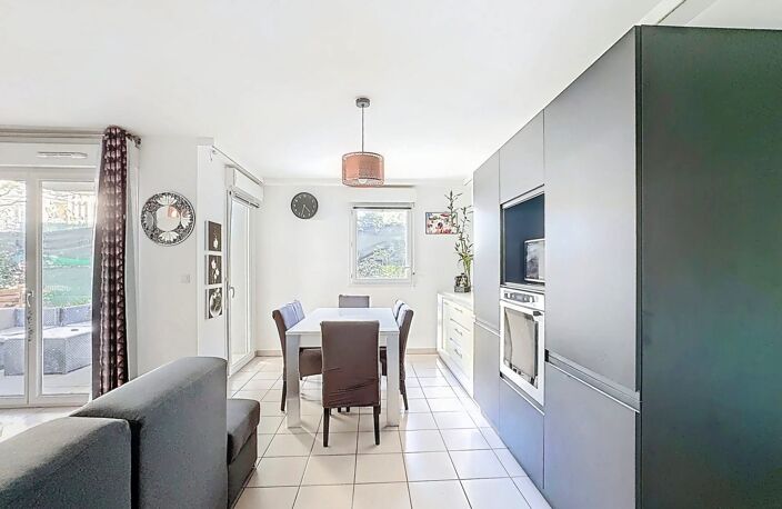 Superbe T4 de 74m² avec jardin privatif de 110m² à Saint-Prie — photo 2