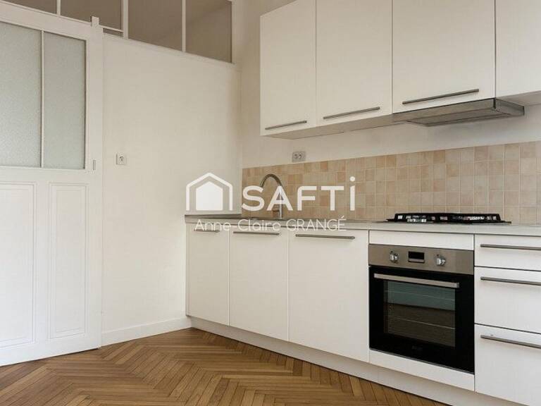 Maison de ville avec cave et courette ,idéal investisseur ou premier achat — photo 1