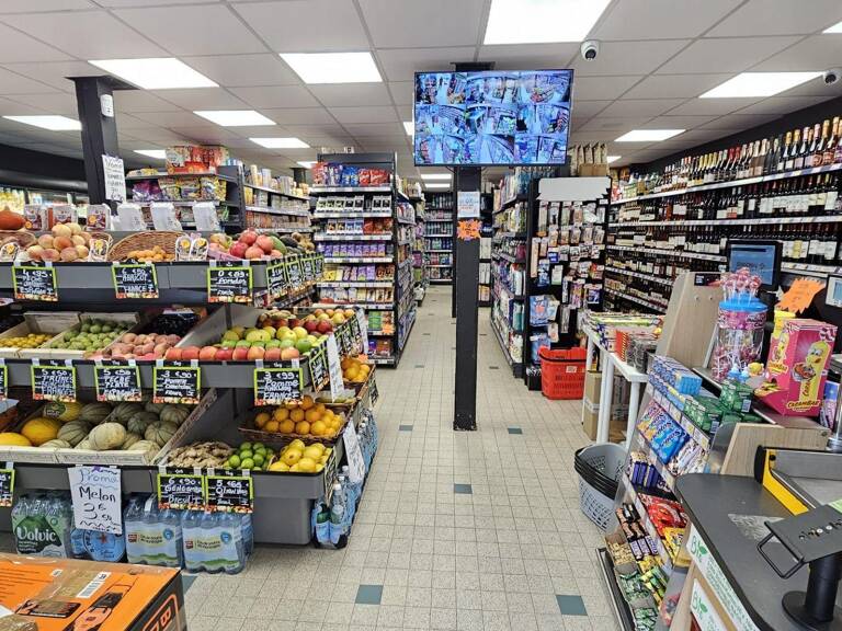 Vente Boutique/Local commercial 150 m&sup2; — photo 1