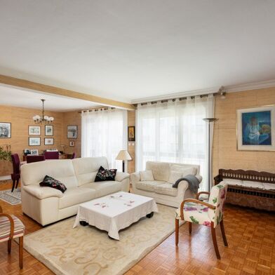 Appartement 5 pièces 234300 €