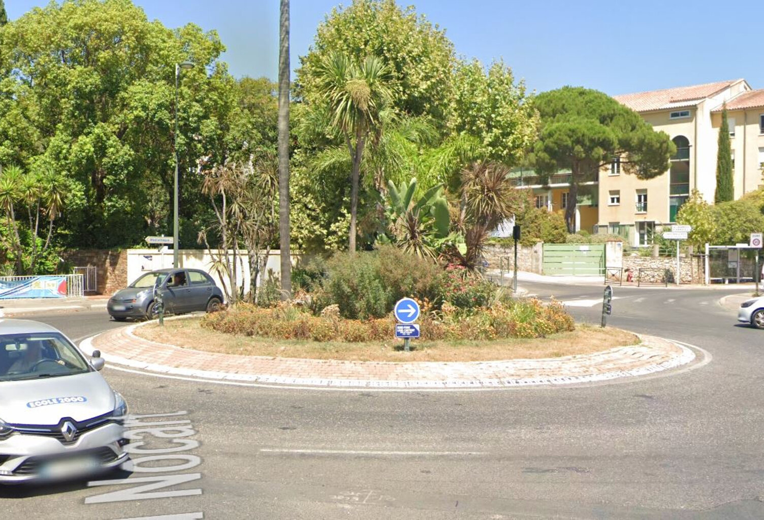 Double parking en centre-ville d'Hyères — photo 1