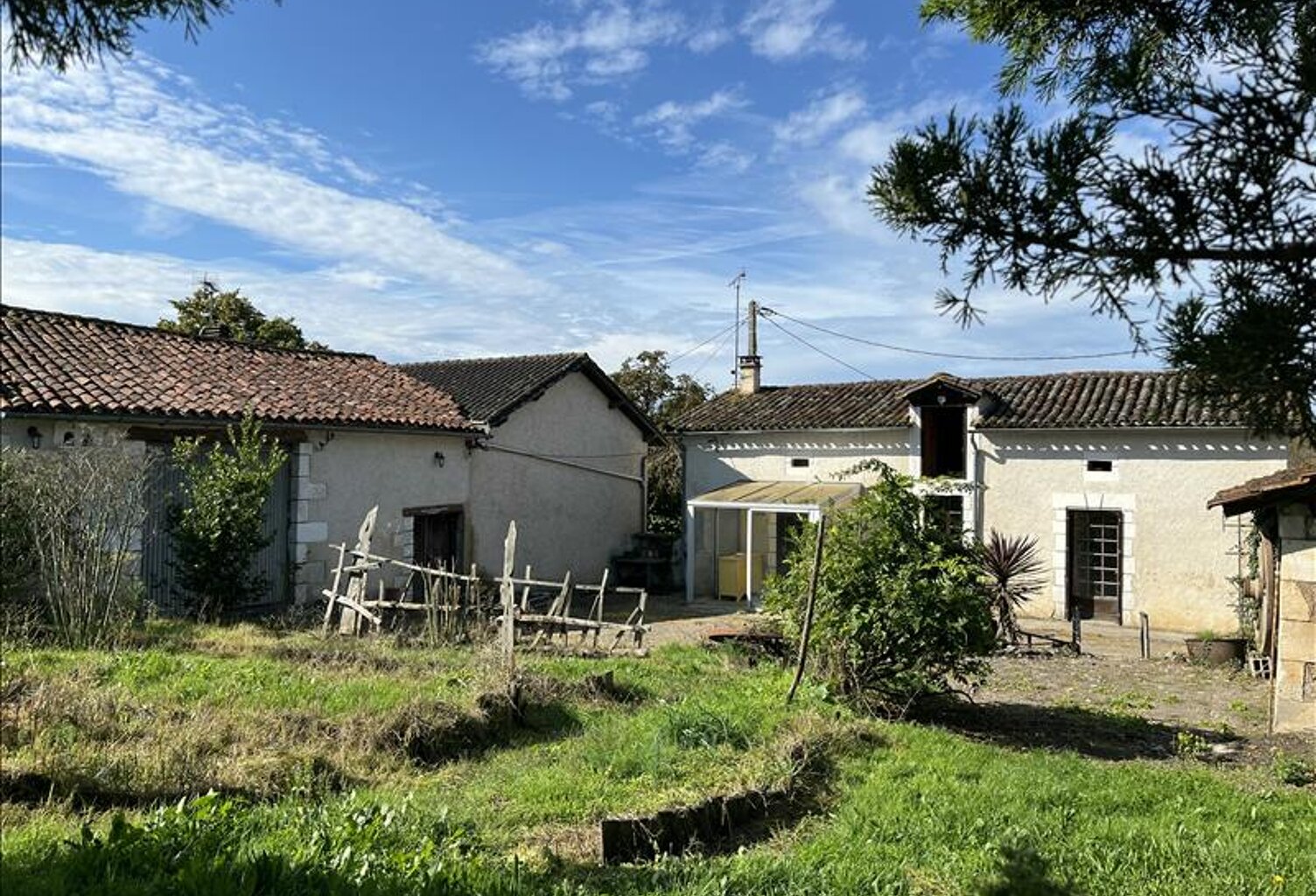 Maison en pierre de 3 pièces principales — photo 1
