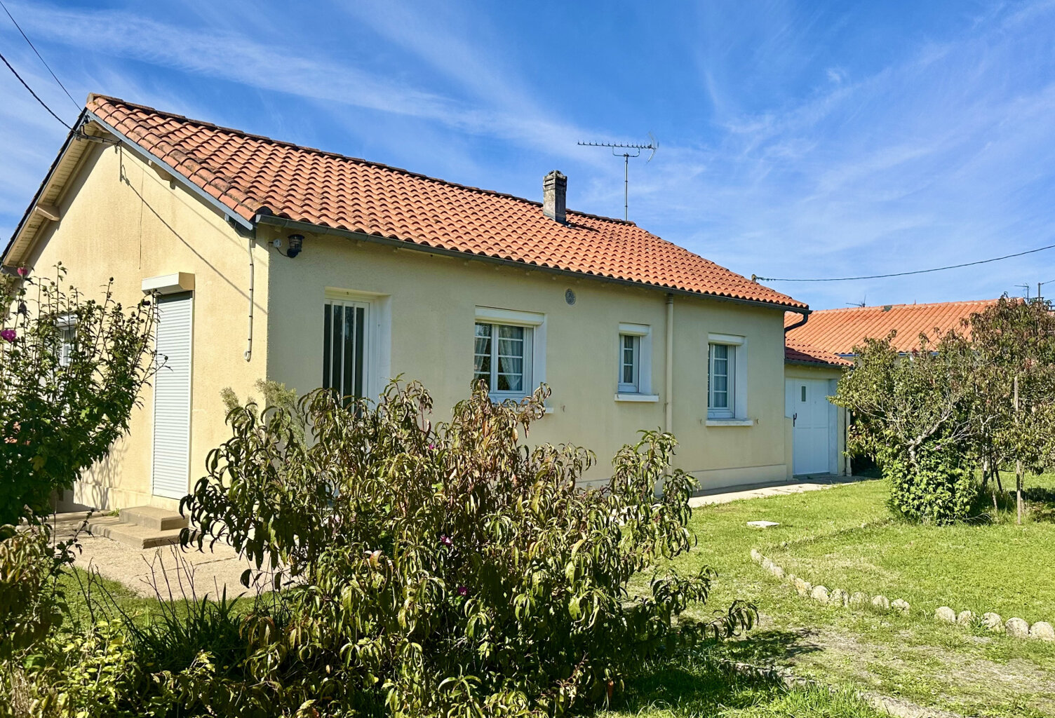 ROYAN PROCHE COMMERCES - MAISON 71 m2 TERRAIN 670 m2 AU PRIX — photo 1