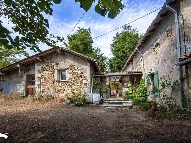 Maison en pierre de 5 pièces principales — photo du bien